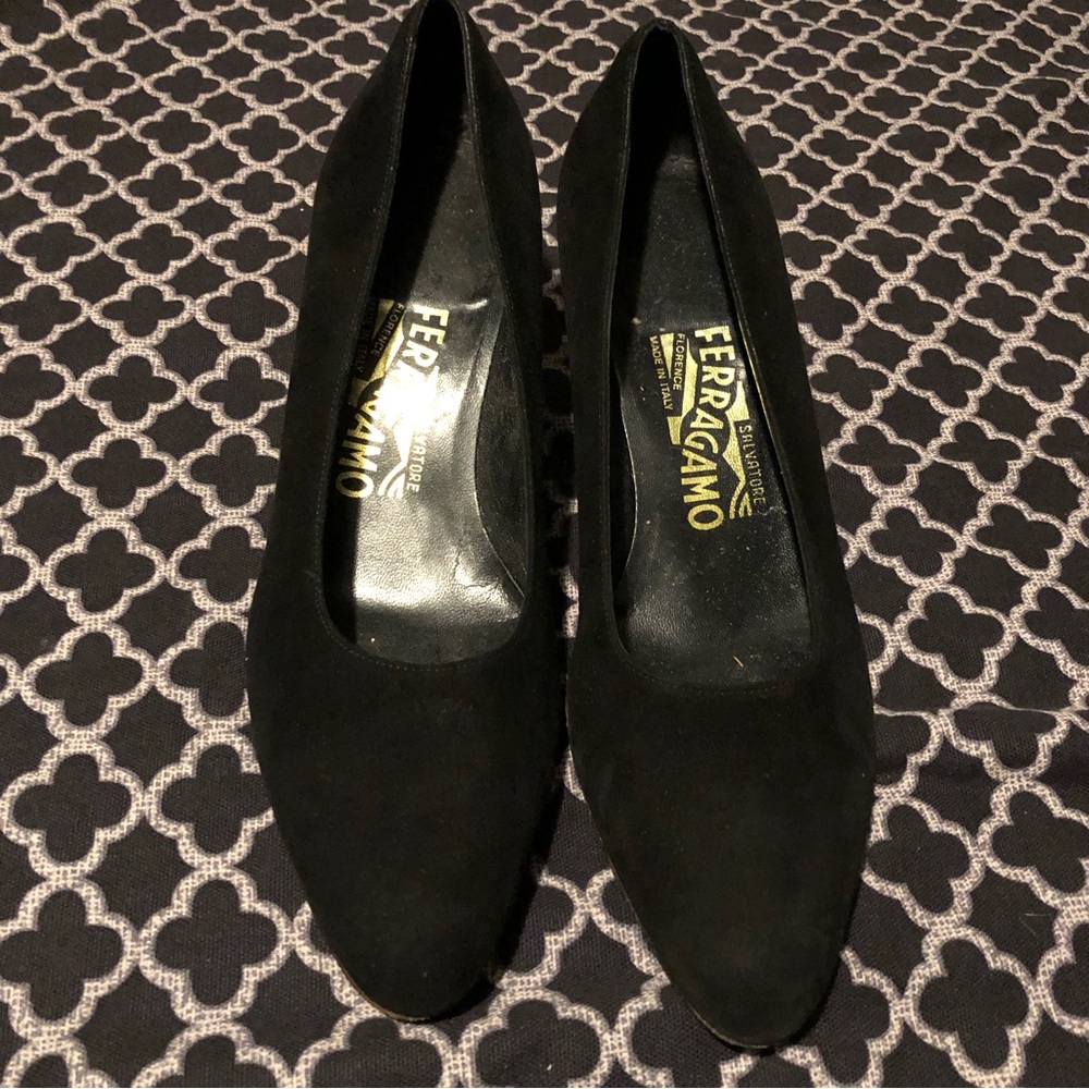 Salvatore Ferragamo Pumps Women 7.5B Black Suede Unique Heel